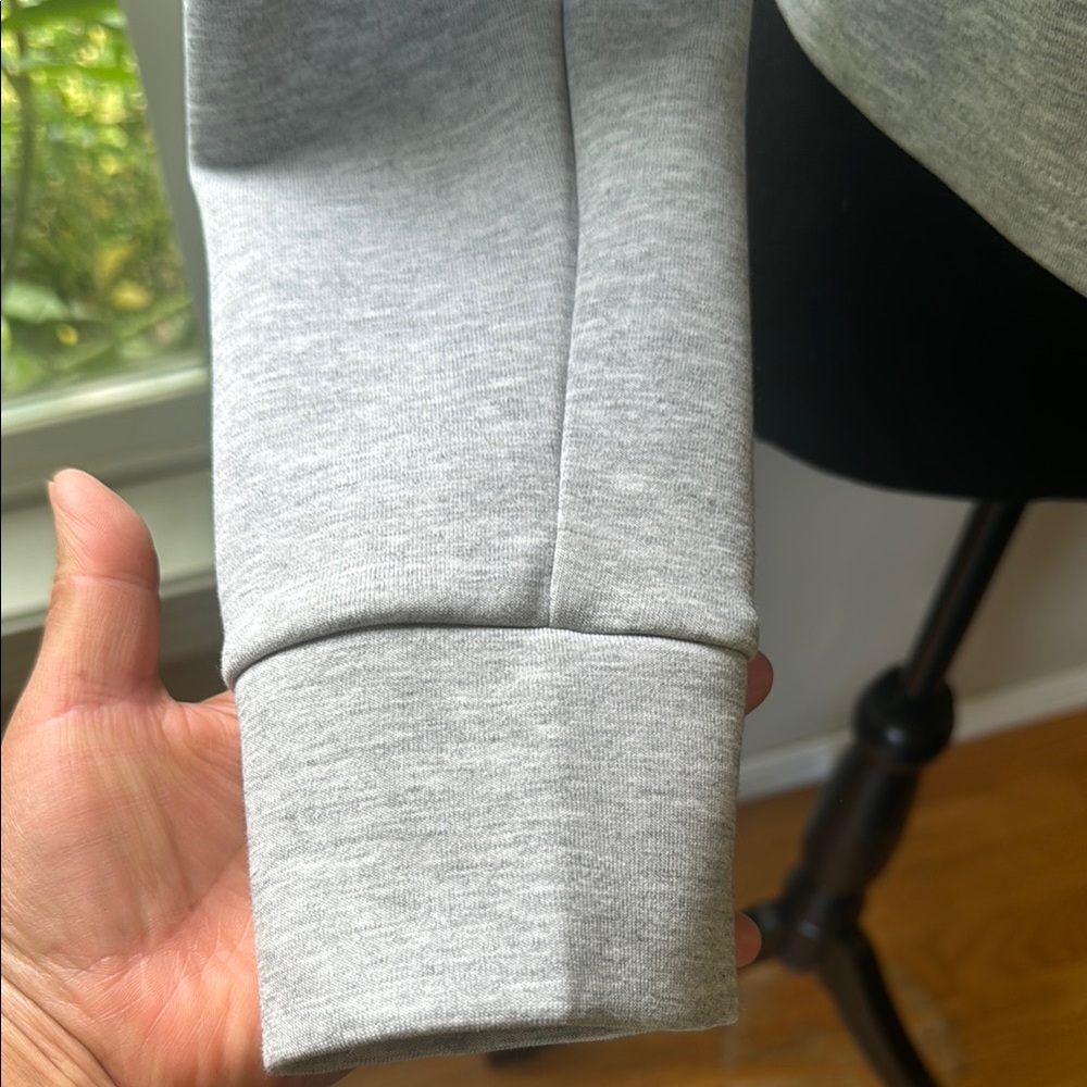 New Balance Gray and Black High Neck‎ Crop-top Sweatshirt Size Medium - Picture 3 of 11